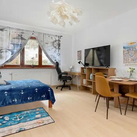 Cozy With Workspace Near The Skm Station By Renters * גדינייה