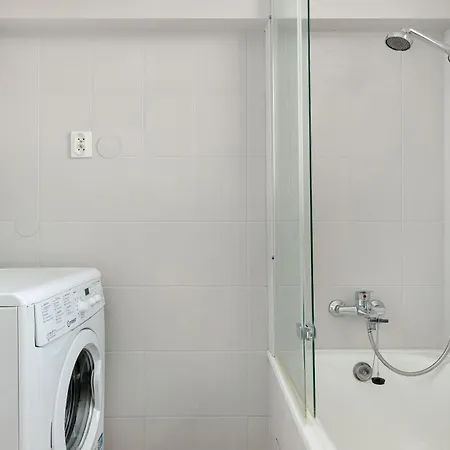 Cozy With Workspace Near The Skm Station By Renters * גדינייה