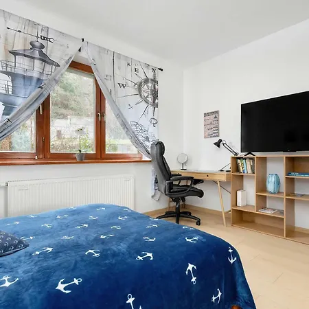 Cozy With Workspace Near The Skm Station By Renters * גדינייה