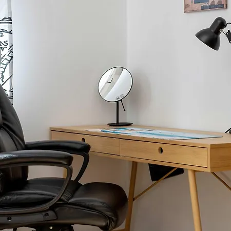 Cozy With Workspace Near The Skm Station By Renters * גדינייה