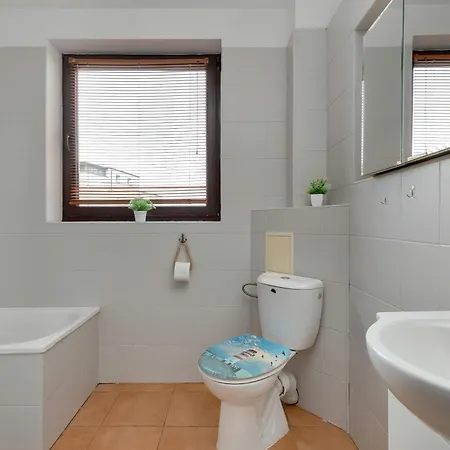 Apartamento Cozy With Workspace Near The Skm Station By Renters *